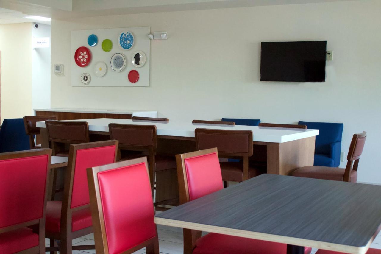 Holiday Inn Express & Suites Wilson-Downtown By Ihg Экстерьер фото