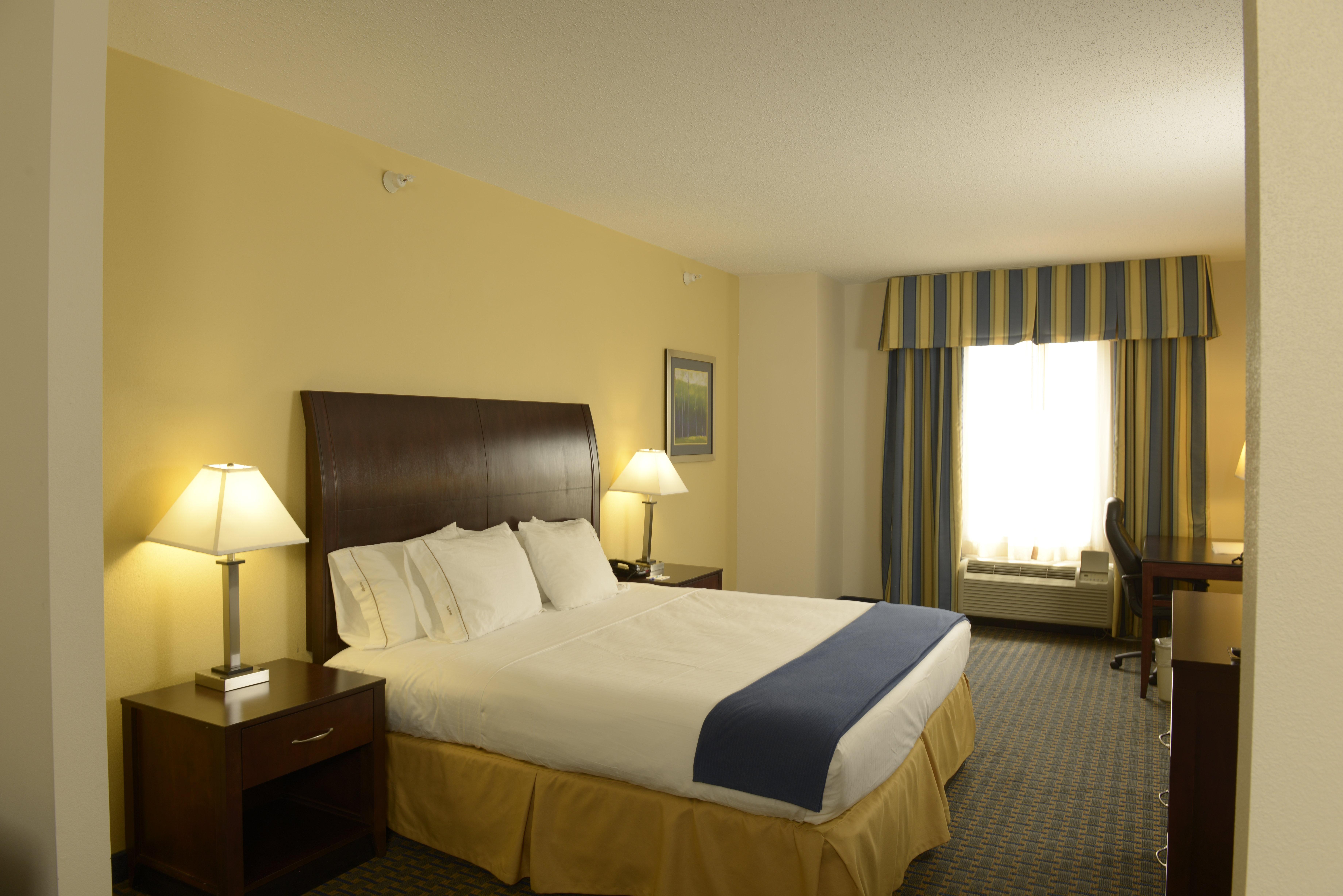 Holiday Inn Express & Suites Wilson-Downtown By Ihg Экстерьер фото